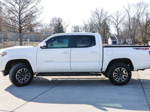 Used 2020 Toyota Tacoma TRD Sport image 4