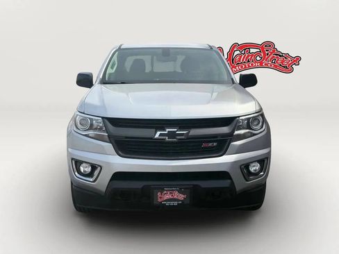 Used 2017 Chevrolet Colorado Z71 AWD/4WD image 2