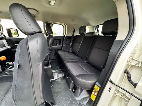 Used 2011 Toyota FJ Cruiser 4WD image 22