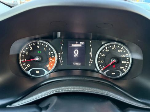 Used 2016 Jeep Renegade Latitude image 16