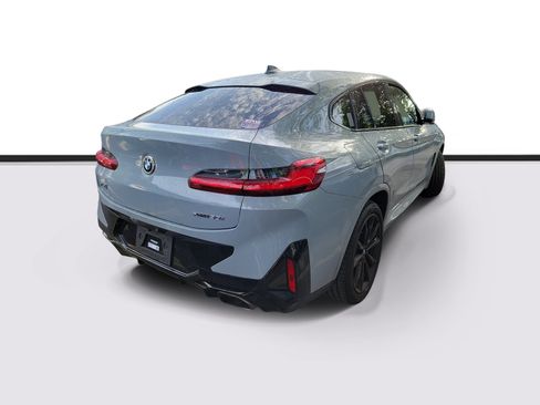 Used 2023 BMW X4 xDrive30i w/ M Sport Package AWD/4WD image 4