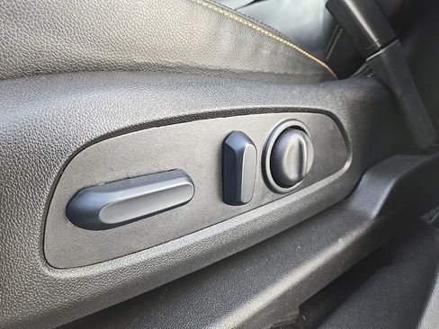 Used 2024 Chevrolet Equinox Premier image 18