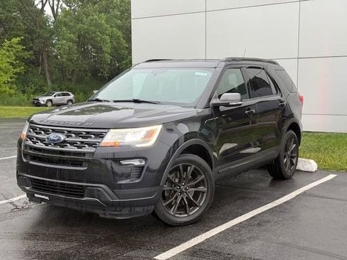 Used 2019 Ford Explorer XLT w/ Equipment Group 202A AWD/4WD image 2