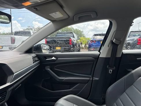 Used 2024 Volkswagen Jetta SE FWD image 22