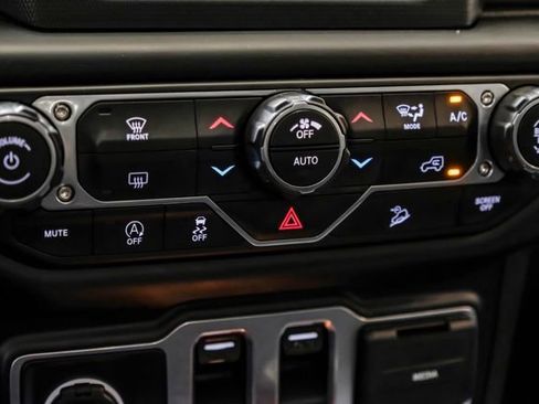 Used 2018 Jeep Wrangler Sport S image 30