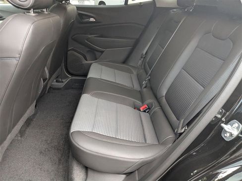 Used 2025 Chevrolet Trax LT w/ LT Convenience Package image 21