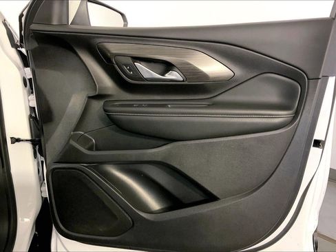 Used 2024 GMC Terrain SLE image 24