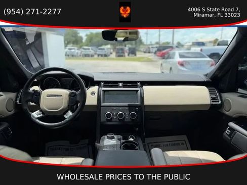Used 2019 Land Rover Discovery SE AWD/4WD image 10