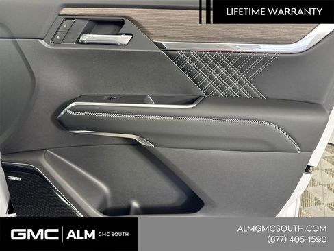 New 2026 GMC Acadia Denali w/ Super Cruise Package FWD image 16