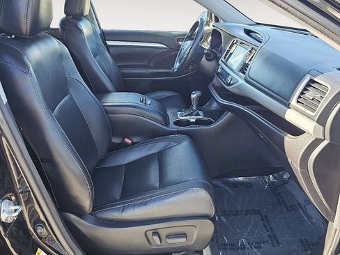 Used 2017 Toyota Highlander XLE FWD image 19