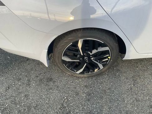 New 2025 Nissan Versa SR w/ Trunk Package image 7