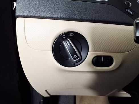 Used 2012 Volkswagen Jetta SE image 16