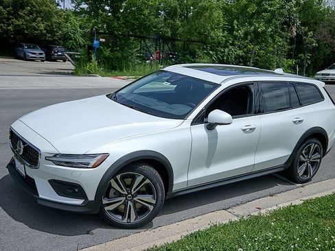 New 2026 Volvo V60 B5 Cross Country Plus w/ Climate Package AWD/4WD image 3