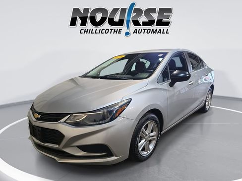 Used 2018 Chevrolet Cruze LT w/ Convenience Package FWD image 1