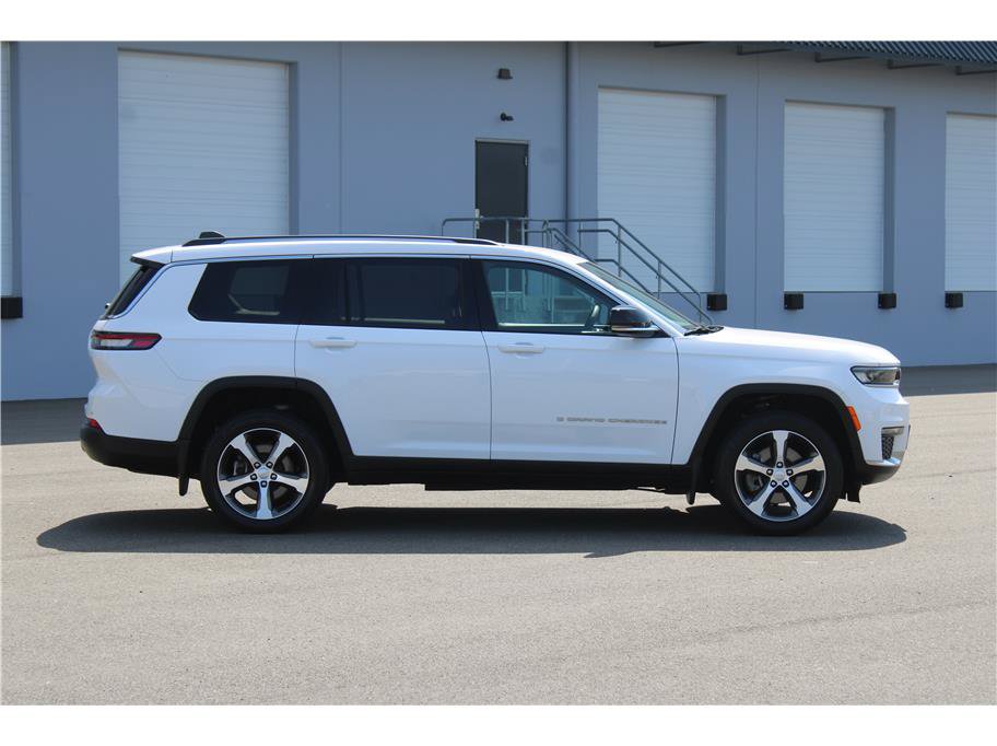 Used 2023 Jeep Grand Cherokee L Limited w/ Trailer Tow Group (B) AWD/4WD image 4