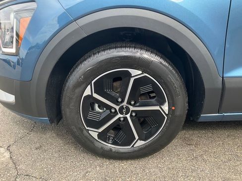 Certified 2025 Kia Niro EX image 8