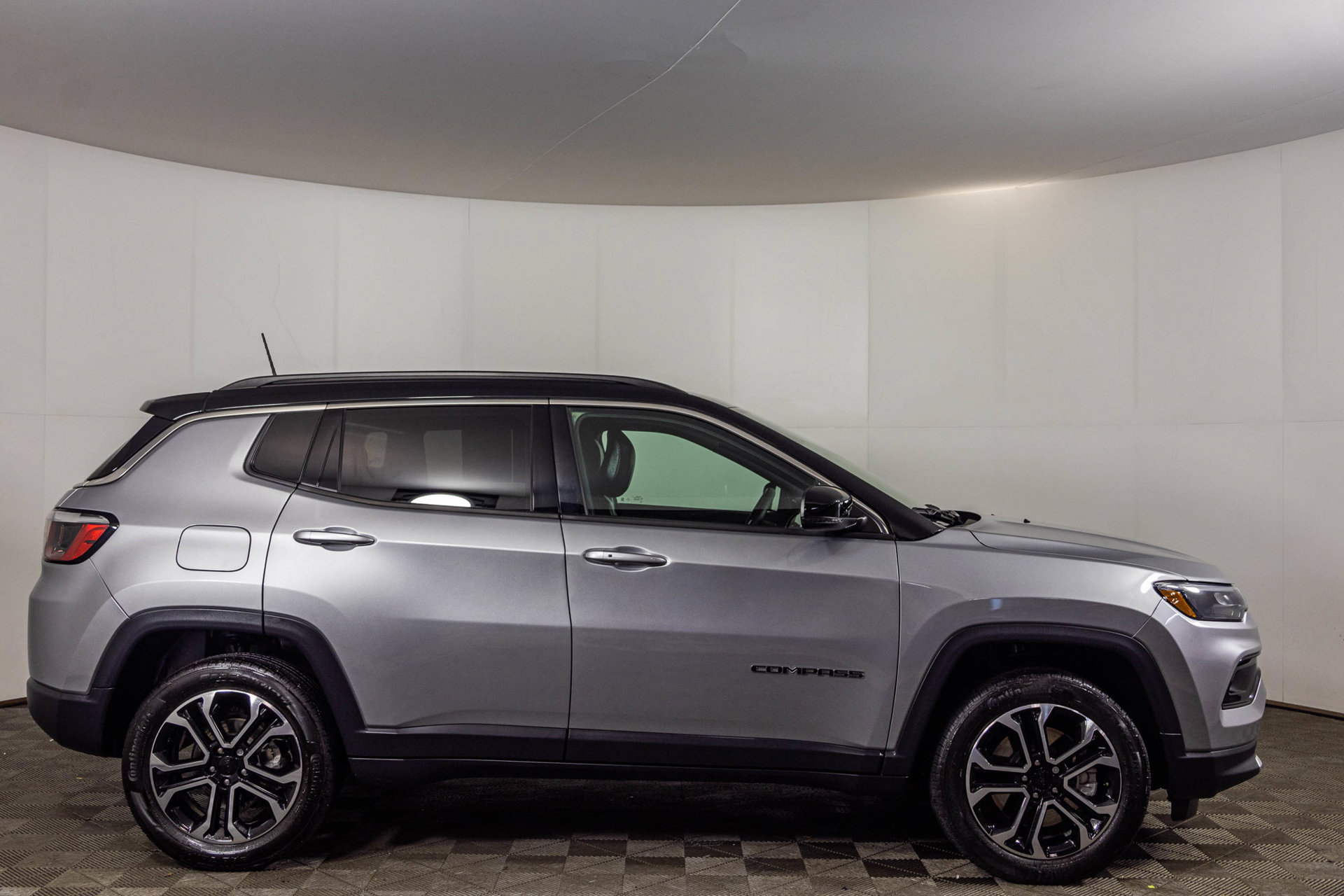 Used 2023 Jeep Compass Limited AWD/4WD image 14