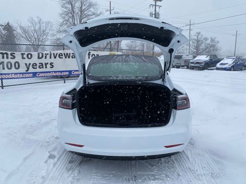 Used 2023 Tesla Model 3 Standard Range image 4