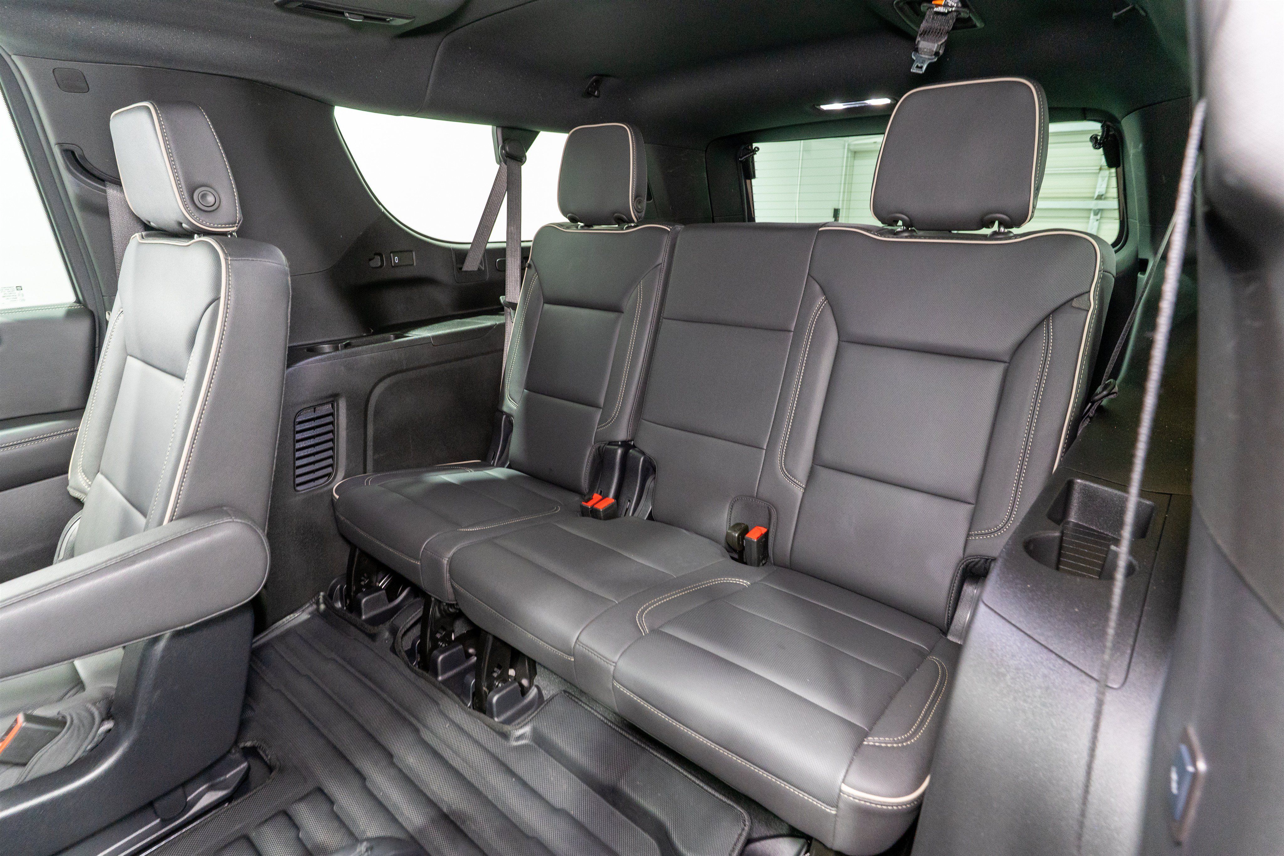 Used 2025 GMC Yukon XL Elevation w/ Elevation Premium Package AWD/4WD image 36