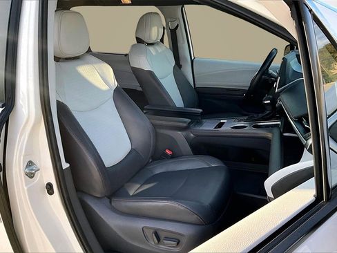 Used 2021 Toyota Sienna XSE image 30