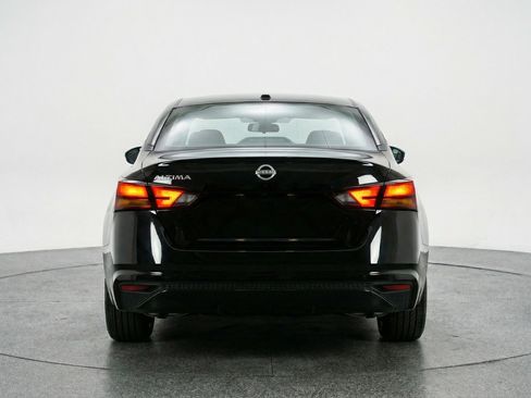 Used 2025 Nissan Altima 2.5 SV FWD image 7