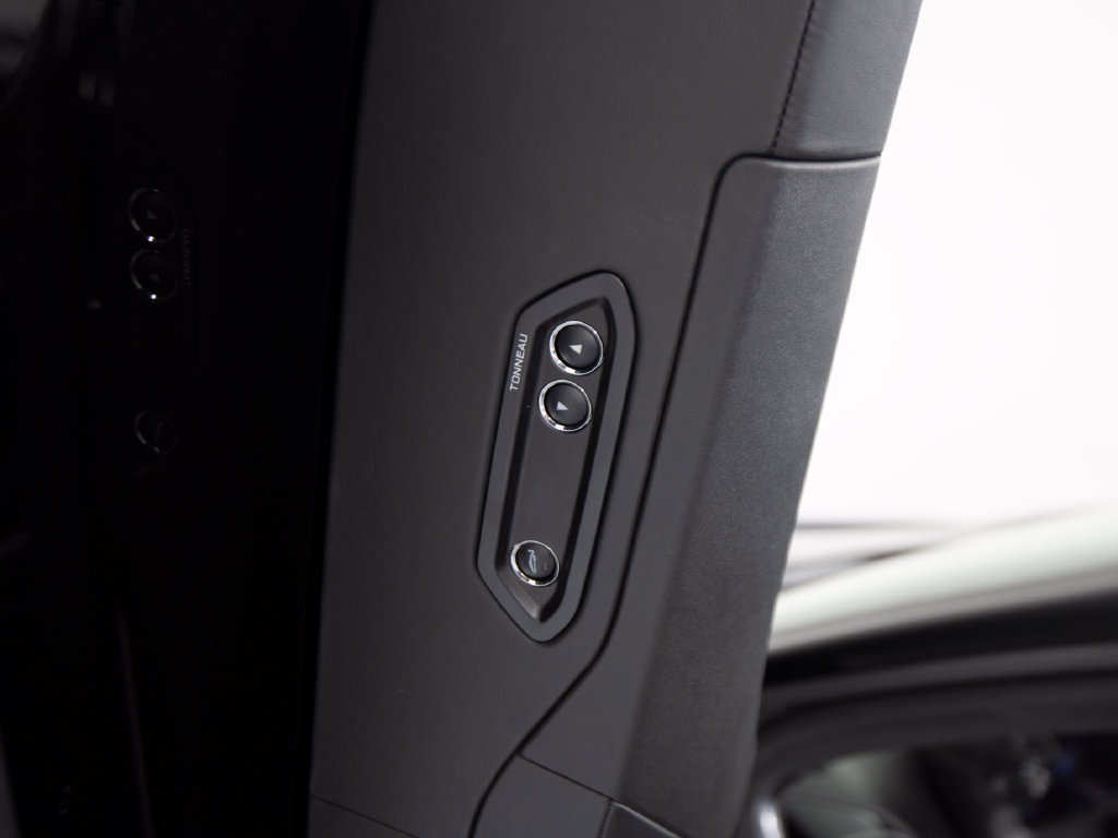 Used 2025 McLaren Artura Spider RWD image 12