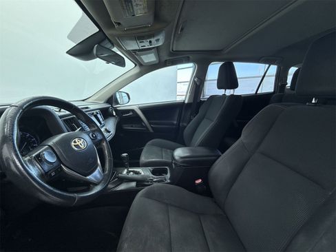 Used 2018 Toyota RAV4 XLE image 7