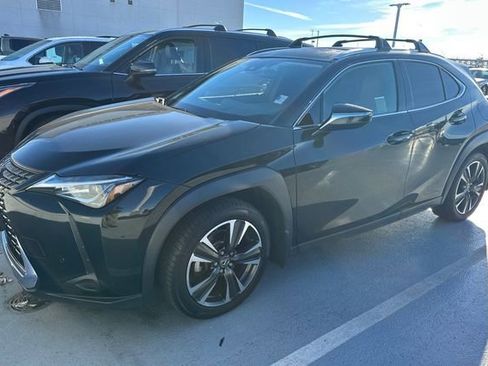 Used 2022 Lexus UX 200 w/ Accessory Package (Z2) image 2