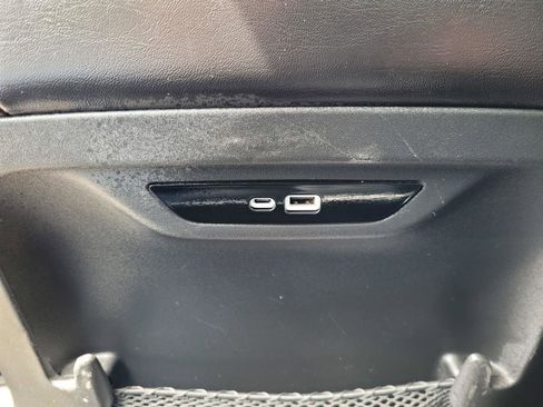 Used 2025 Chrysler Pacifica Limited image 25