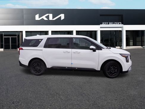 New 2026 Kia Carnival LXS image 2