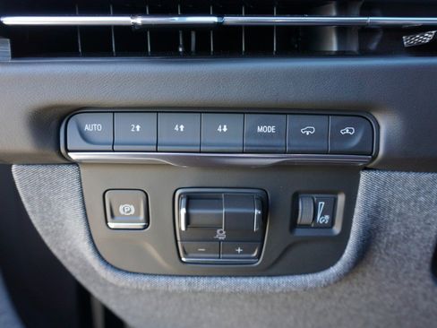 Used 2025 Cadillac Escalade Premium Luxury Platinum w/ LPO, Floor Liner Package image 21