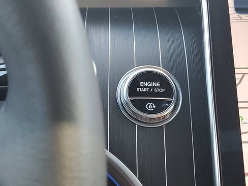 Used 2023 Mercedes-Benz GLC 300 4MATIC image 27