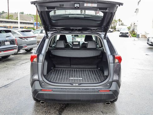 Used 2021 Toyota RAV4 XLE Premium image 27