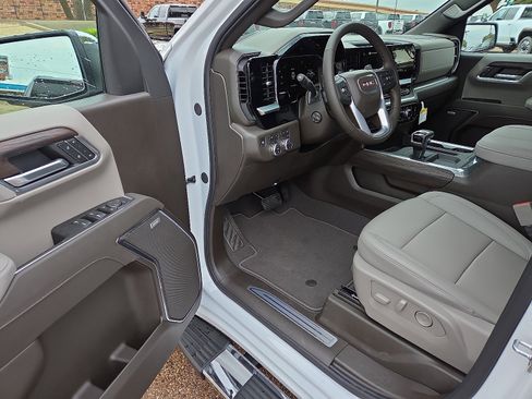 New 2026 GMC Sierra 1500 SLT image 10