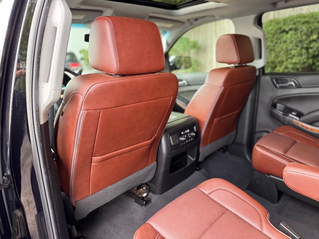 Used 2020 Chevrolet Suburban Premier w/ Premier Plus Edition AWD/4WD image 19