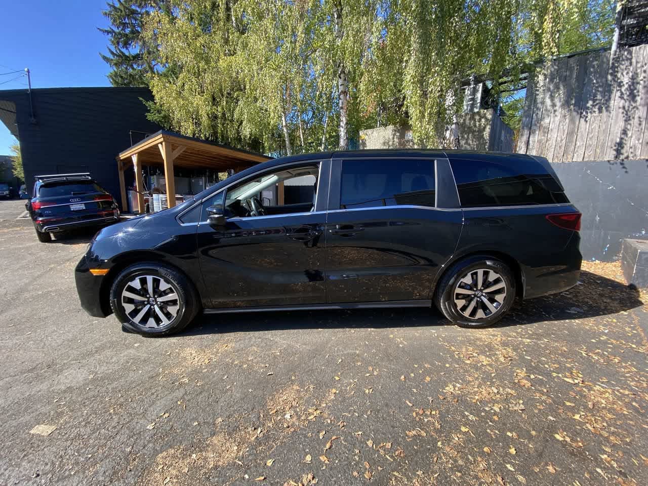 Used 2025 Honda Odyssey EX-L image 3