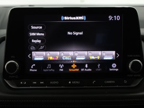 Used 2025 Nissan Rogue SV FWD image 19