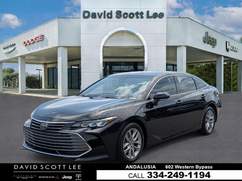 Used 2019 Toyota Avalon XLE w/ Moonroof Package FWD image 1