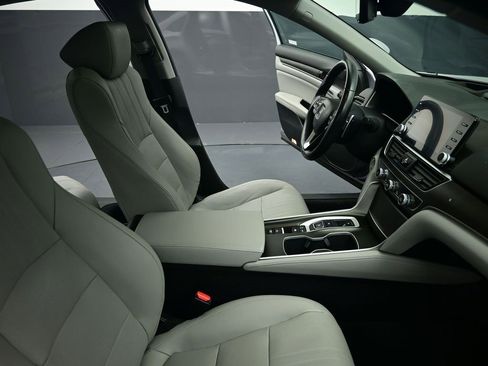Used 2020 Honda Accord Touring image 28