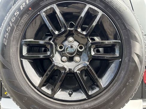 Used 2025 Land Rover Defender 110 S AWD/4WD image 33