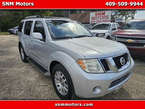 Used 2012 Nissan Pathfinder LE image 1
