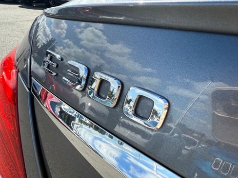 Used 2017 Mercedes-Benz E 300 4MATIC image 8