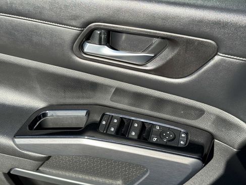 Used 2022 Nissan Pathfinder SL image 19