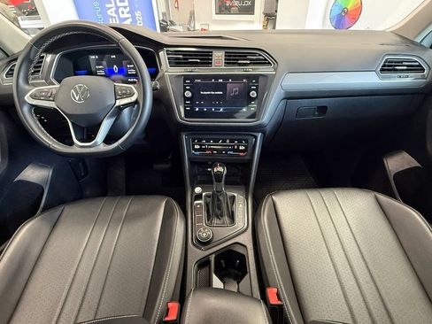 Used 2022 Volkswagen Tiguan SE AWD/4WD image 24