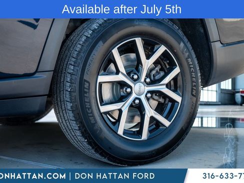 Used 2023 Jeep Grand Cherokee L Limited AWD/4WD image 37