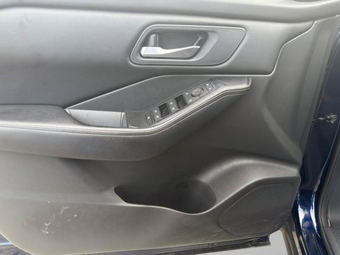 Used 2024 Nissan Rogue SV FWD image 17