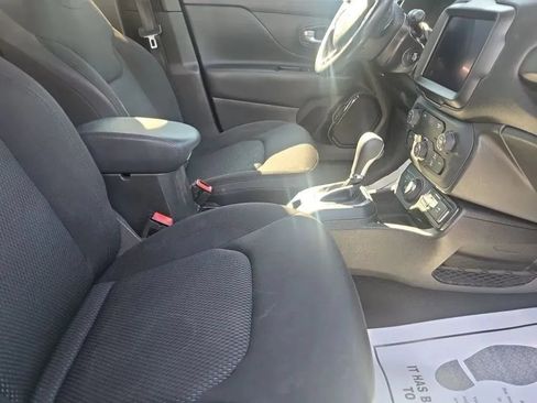 Used 2018 Jeep Renegade Altitude w/ UConnect 8.4 Nav Group AWD/4WD image 12