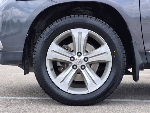 Used 2012 Toyota Highlander Limited w/ Tow Pkg FWD image 24