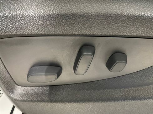 Used 2017 GMC Yukon SLT image 11