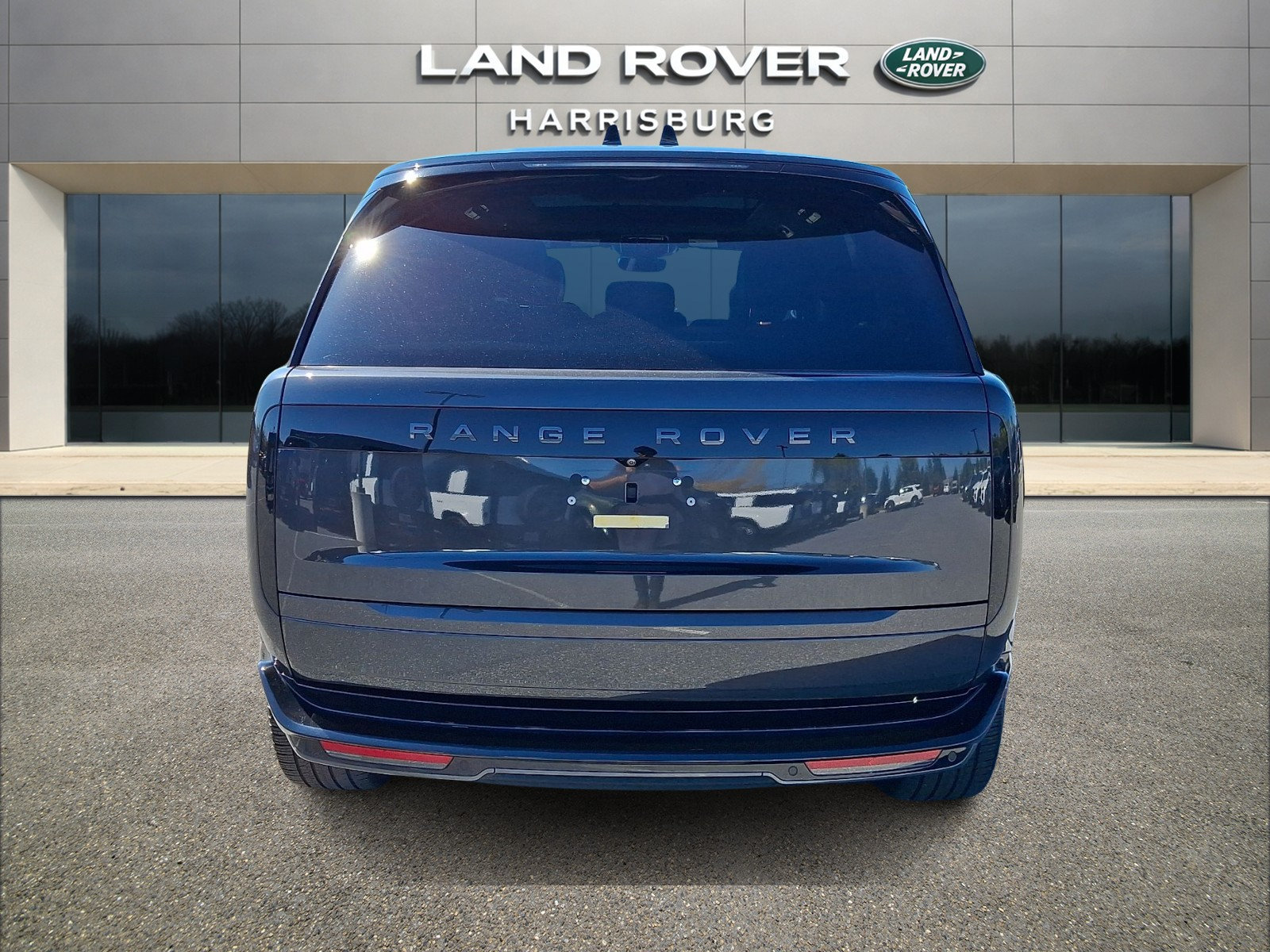 Used 2025 Land Rover Range Rover SE AWD/4WD image 3